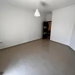Superb 3 Bedroom Maisonette In *