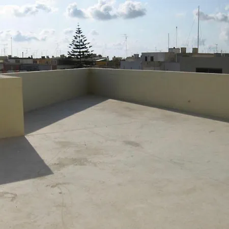 Naxxar Spacious 3-Bedroom Home With Private Roof By Malta Weekend