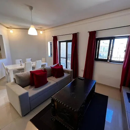Naxxar Spacious 3-Bedroom Home With Private Roof By Malta Weekend *