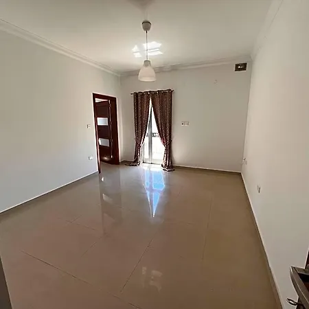 Superb 3 Bedroom Maisonette In Apartment *