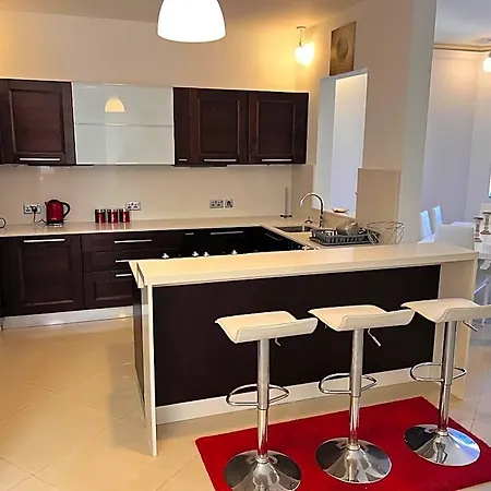 Superb 3 Bedroom Maisonette In Apartment Naxxar
