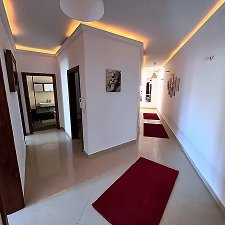 Apartment Superb 3 Bedroom Maisonette In