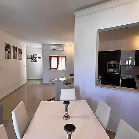 Superb 3 Bedroom Maisonette In Apartment Naxxar