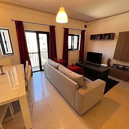 Superb 3 Bedroom Maisonette In Apartment Naxxar